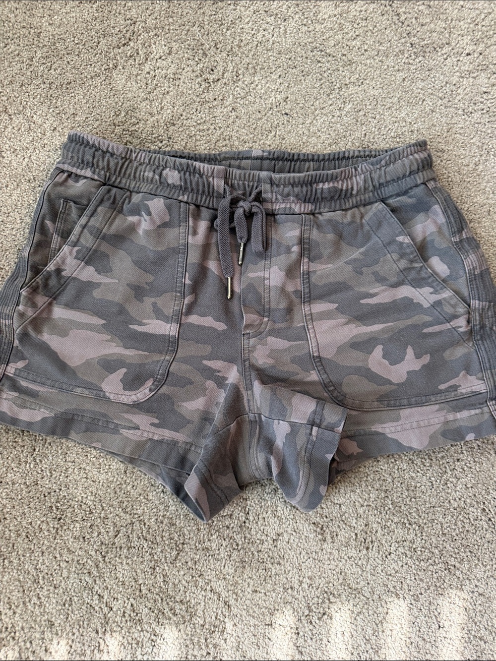 Athleta Farralon Women's Gray Green Camo Drawstring Knit Shorts